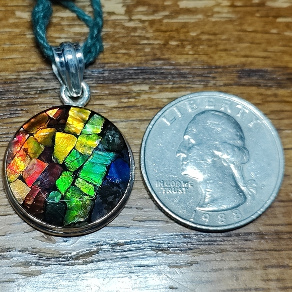 Canadian Ammolite & Sterling Silver pendant - Picture 10 of 10